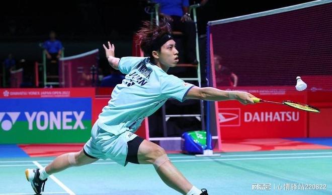 聚光灯下 聚光灯下